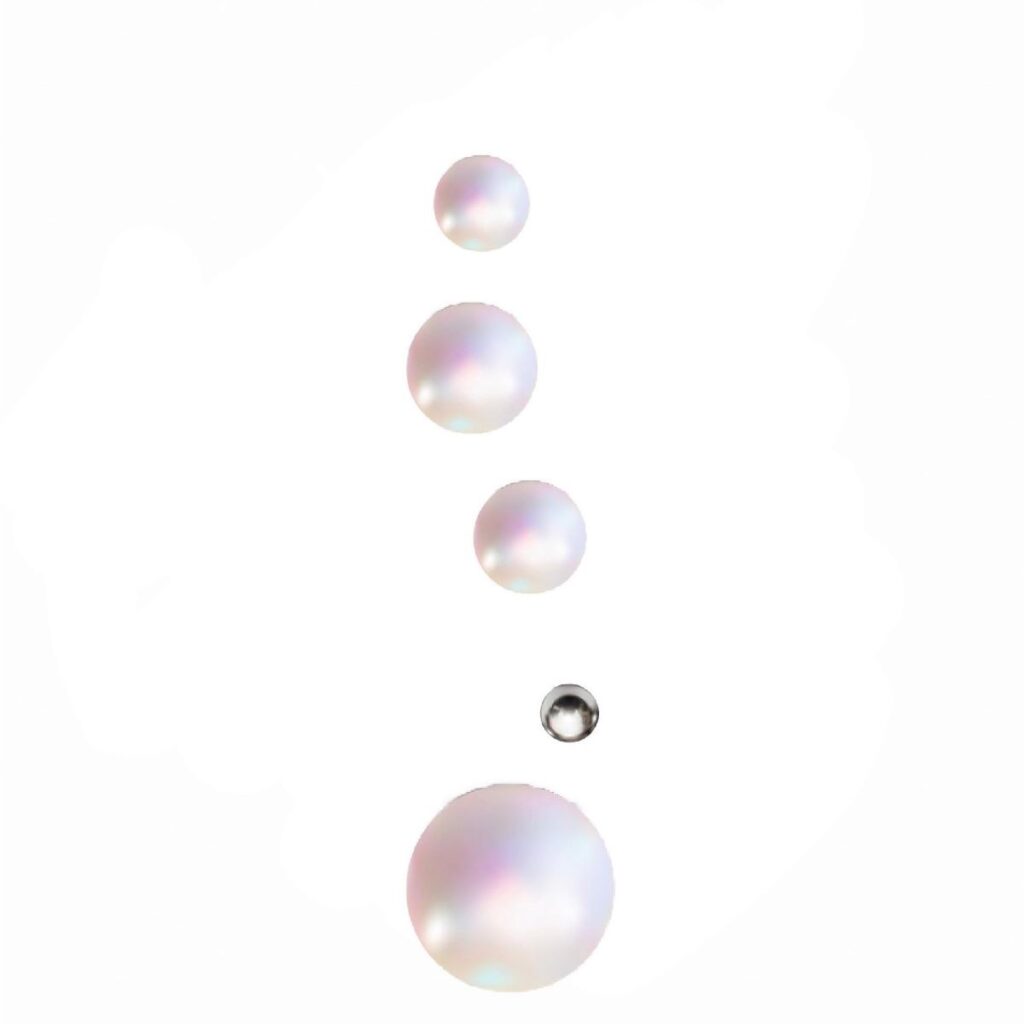 ちりばめた真珠とシルバーの玉が中心で大きくなるコラージュ。中心の大きな玉には光が反射している。大音響が天に響いていくイメージ。