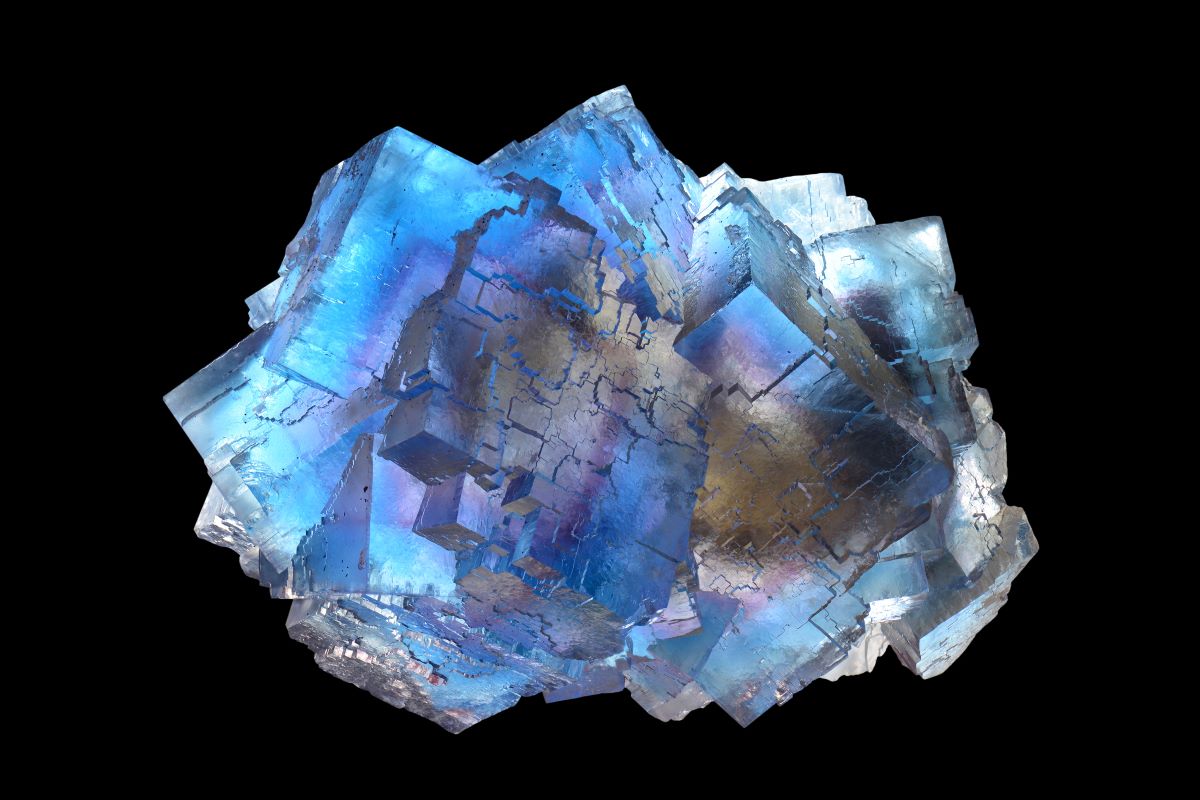 内側から発光している、美しいブルーカラーのフローライト結晶
