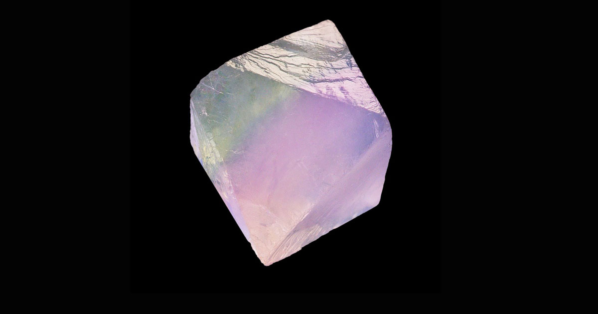 八面体のフローライト結晶